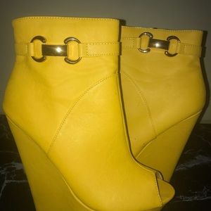 Open-toe wedge booties